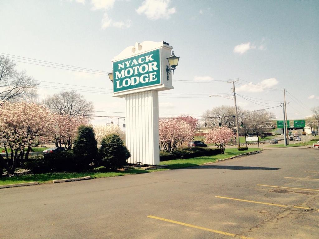 Tappan Zee Hotel West Nyack Екстер'єр фото